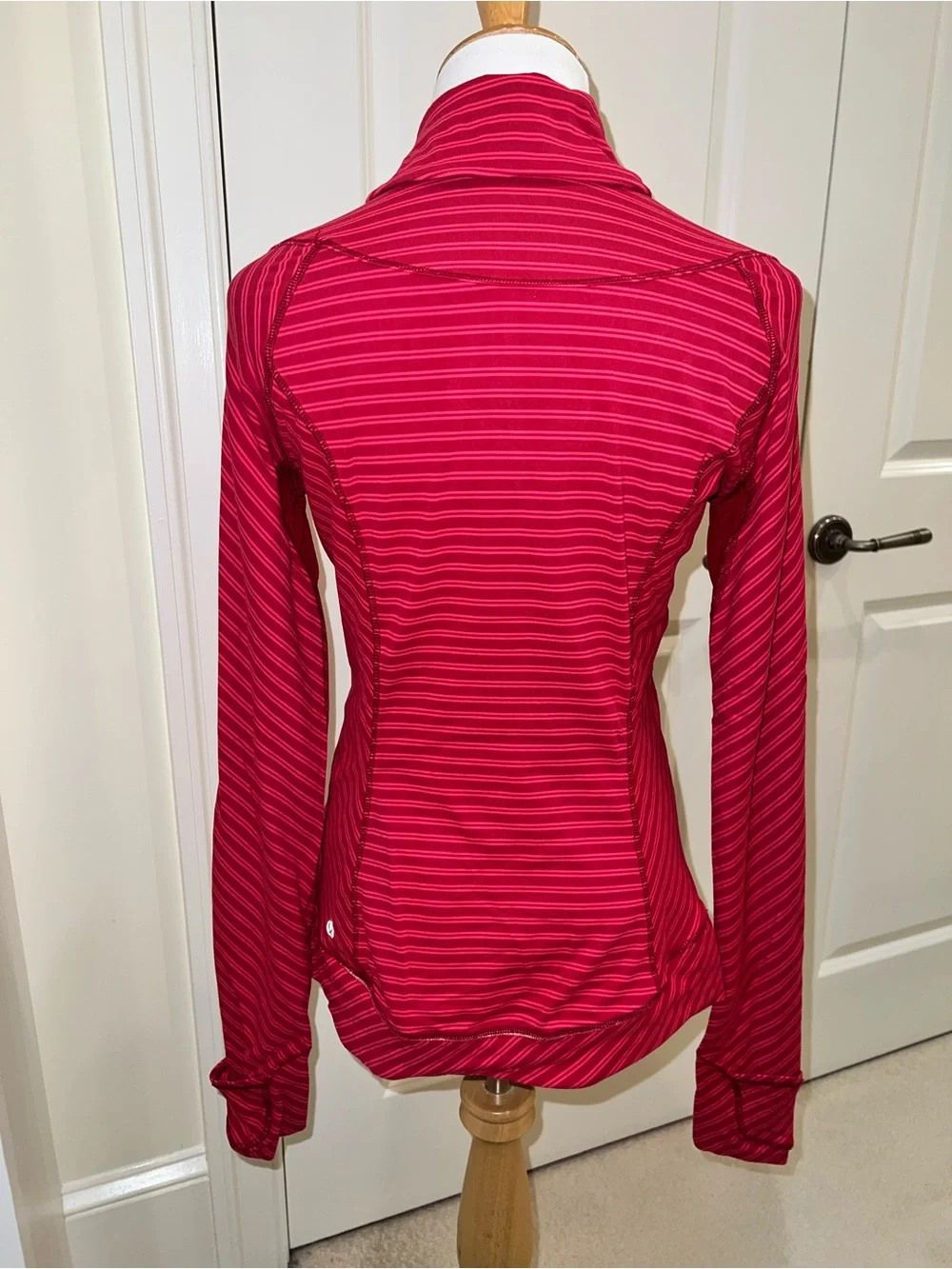 EUC Lululemon Think Fast Stripped Pullover Running Long Sleeve Top size 8